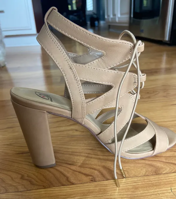 Heels Tan Size 9 - Image 3