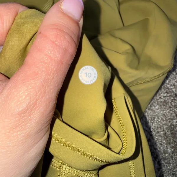 Lululemon Fast and Free Tight Women 10‎ Chartreuse Excellent Pockets Nulux 25in - Image 2
