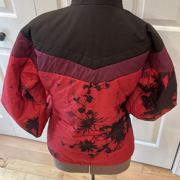 Patagonia nano puffer red and black flowered full zip insulatedjacket - Image 4