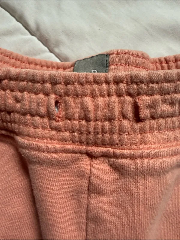 Comfort-Fit Women’s Coral peach pink sweat Shorts size large GAP - Image 2