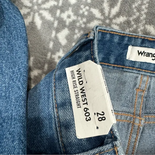 NWT Wrangler Wild‎ West 603 High Rise Straight Jeans Ripped Knees Size 28 - Image 7