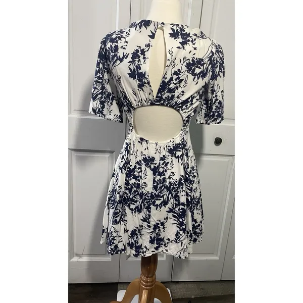 Forever 21 Navy Floral Cutout ALine Dress Women‎ Size Small - Image 2