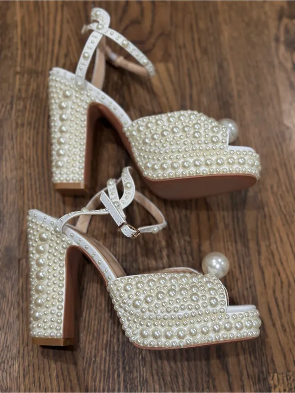 NWOT Open Toe Pearl Platform White Heels Size 6 - Image 4