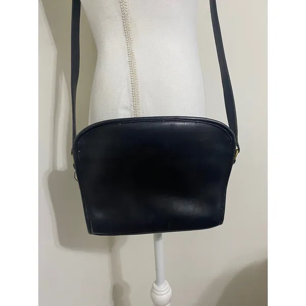 Vintage Coach Crossbody Bag Black Leather 9087 Made in USA - Image 2