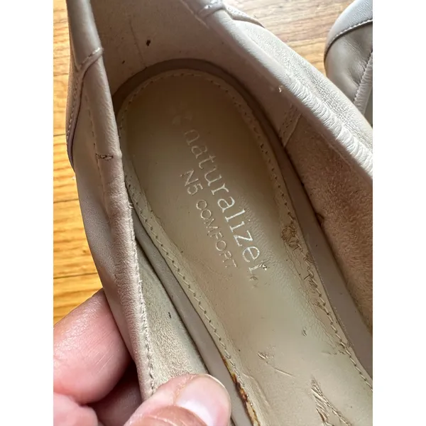 Naturalizer Taupe Leather Wedge Heels 7M Comfort Classic Peeling Inside - Image 2