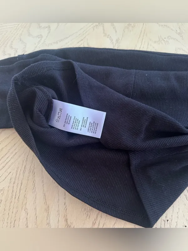 Urban Outfitters Off the Shoulder Black Crop Top Size S - Image 4