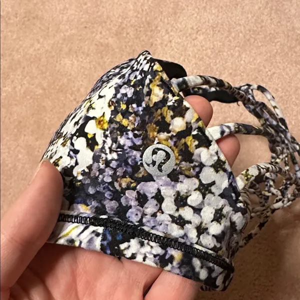 Lululemon Patterned Sports Bra Strappy Crossback - Image 4