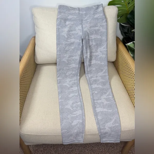Vuori Clean Elevation Leggings 25" Size XS - Image 3