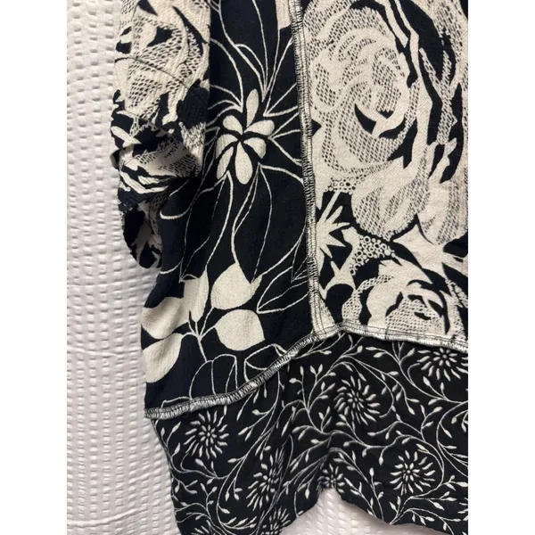 Women Draper and Damons PXL Rayon Black Off White‎ Floral Button Pullover Blouse - Image 3