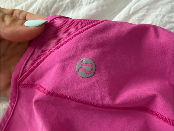 Lululemon HOTTY HOT SHORT |I *4" Sonic Pink Run, Size 2, Good condition - Image 3