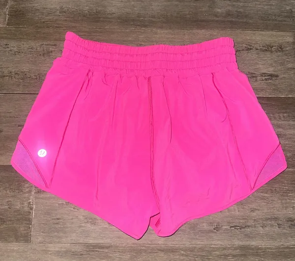Lululemon Hotty Hot Shorts 2.5" High-Rise Sonic Pink - Image 2