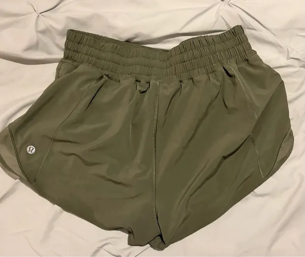 Lululemon Shorts Hotty Hot 4" Low-Rise - Image 2