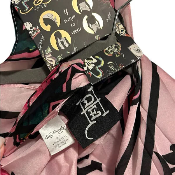 NWT Ed Hardy Pink Skull & Roses Graphic Scarf/Wrap - Image 3