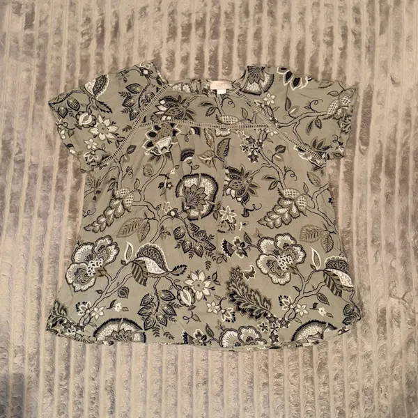Loft Outlet Sage Green Floral Paisley‎ Ladder Lace Keyhole Back Blouse Large - Image 2