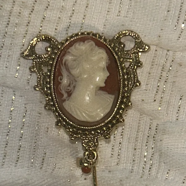 Vintage cameo stick pin brooch Ornate Victorian Style In Gold Creamy White - Image 2