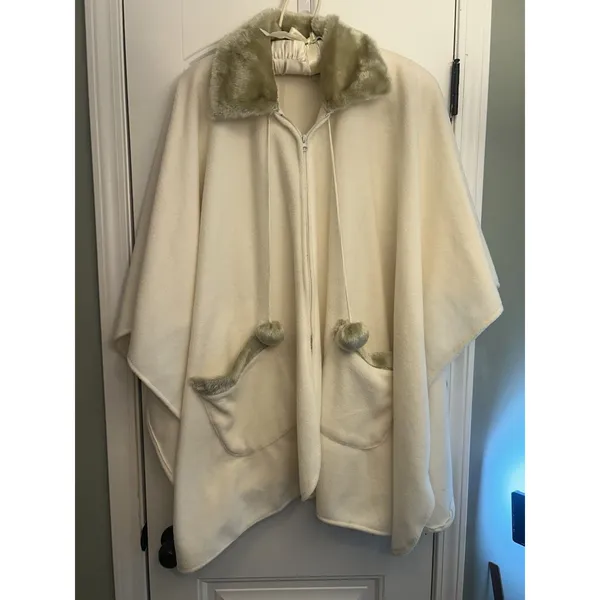 Le Moda Ivory Fleece Faux Fur Trim Zip Cape Poncho Pom Poms Pockets One Size NWT - Image 11