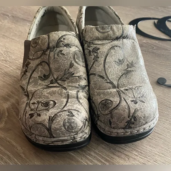 KLOGS Gray Floral Slip-On Nursing Shift Shoes | Comfort Work Clogs | Sz 7 - Image 6