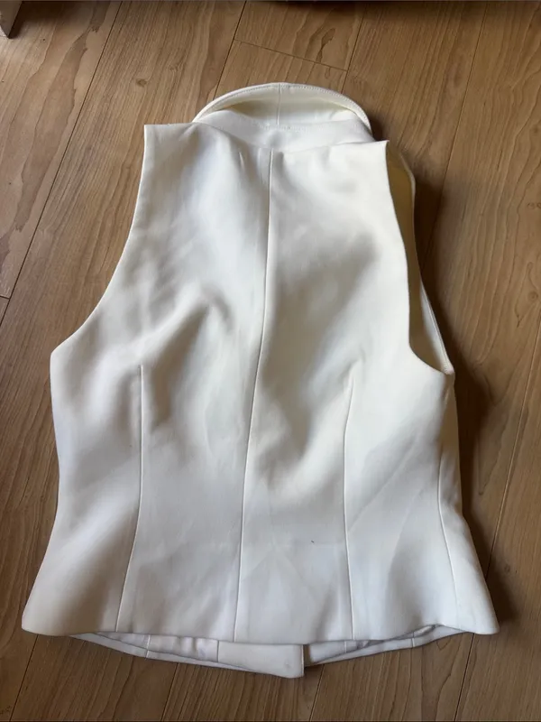 Meshki Cream Tailored Sleeveless Vest - Image 4