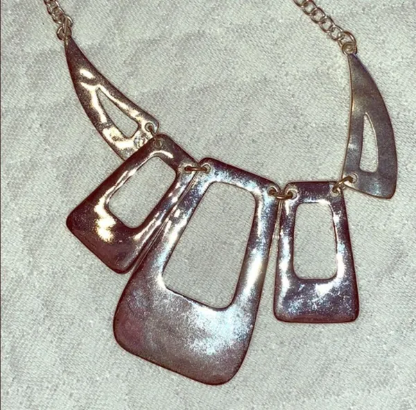 🐝 Unbranded Silver Shape Necklace 🐝 - Image 2