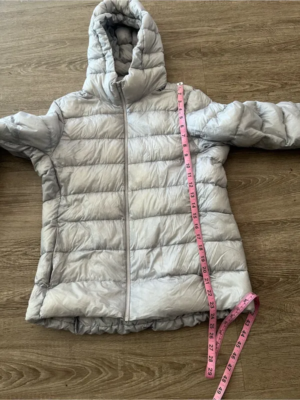 Uniqlo Down Puffer Jacket Womens Medium Silver Ultra Light Hooded Packable Cozy - Image 11
