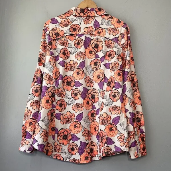 Duluth Trading Co Button Up Shirt Size Small Nylon Floral Hiking Vented Roll Tab - Image 7