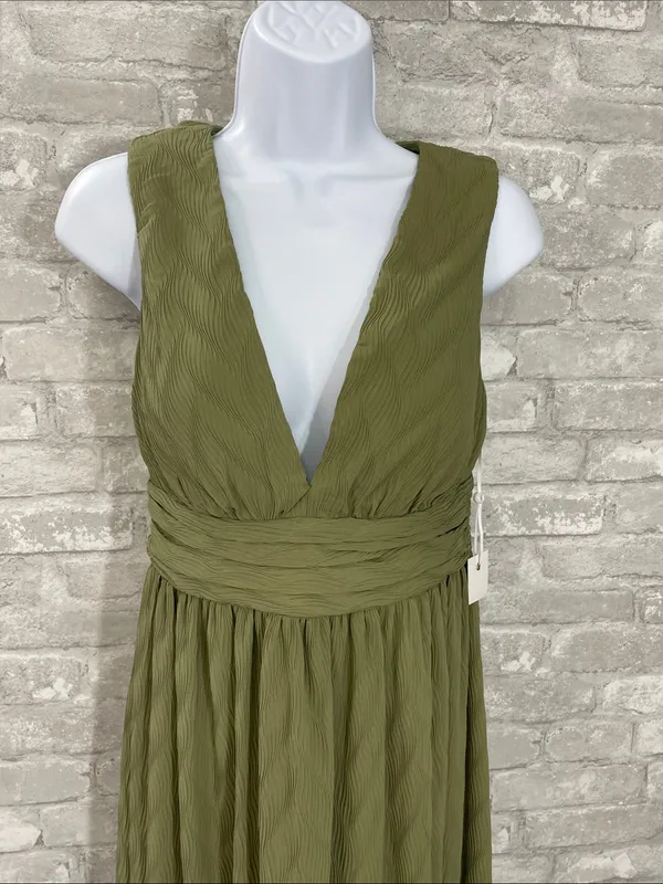 Siena Pleated Chiffon Midi Dress in Sweet Pea - Image 3