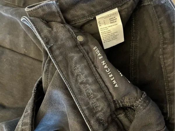 American Eagle Jeans 2 Mom Straight Jean Black Ripped Knees Distressed - Image 2