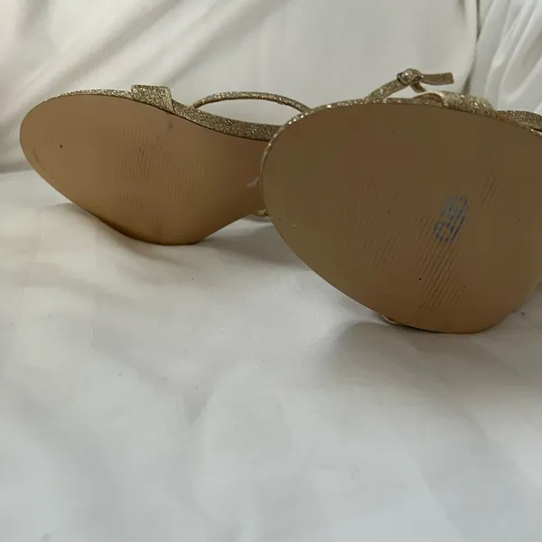 Nine West gold glitter evening heel sandals size 9 M in gold EUC - Image 5
