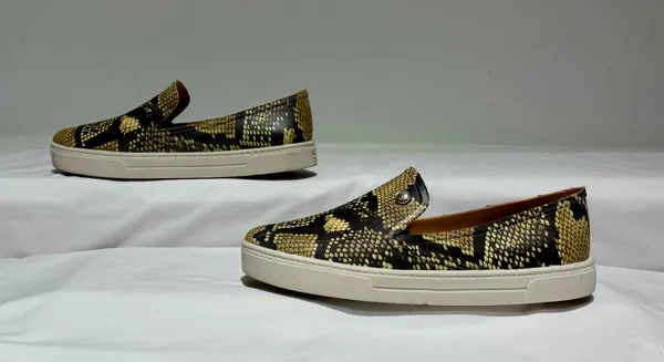 Vince Camuto Snakeskin Print Slip-On Shoes Size 8 - Image 3