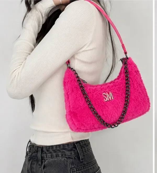 Y2k inspired steve madden Pink faux fur mini bag - Image 2