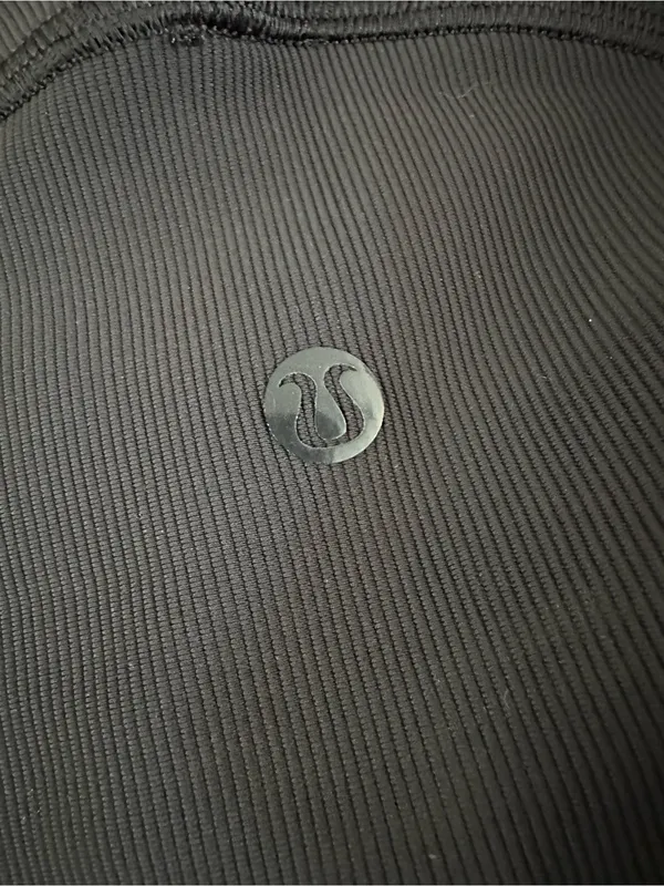 353. Lululemon 2pc set black sz 2 - Image 3