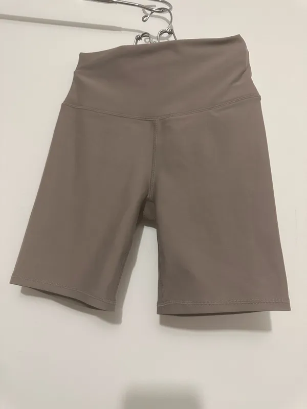 Title: Abercrombie YPB Taupe High Rise 7" Biker Shorts - Size S - Image 3