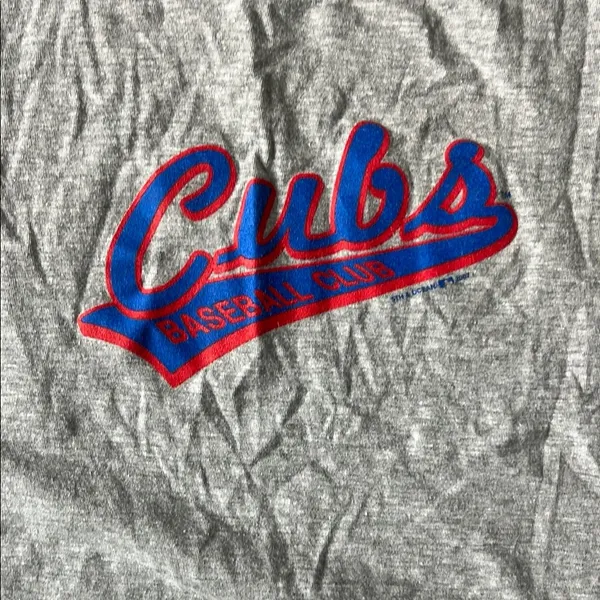MLB Gray Cap Sleeve Fitted Tee with Chicago Cubs Logo - Image 3
