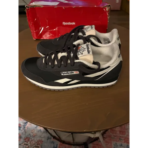 Reebok Classic Renaissance Women Sneakers Black White Suede Nylon Low Top 8.5 - Image 2