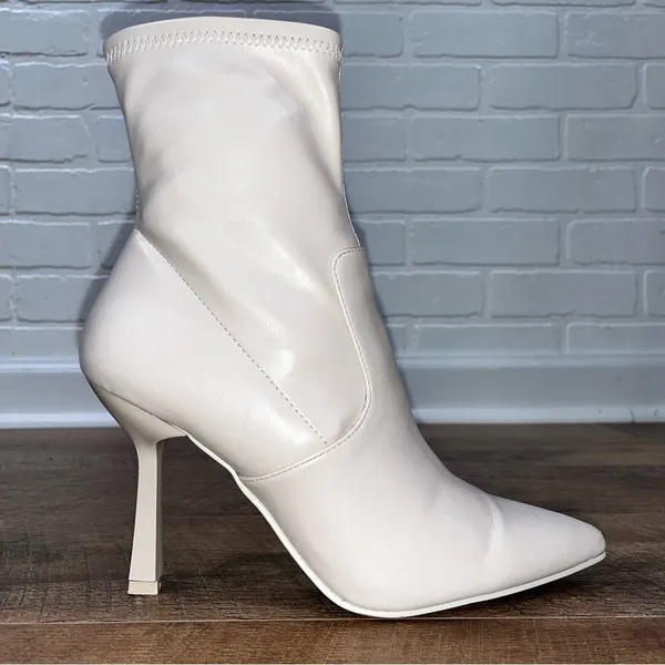 Steve Madden Elan Bootie in Creamy White - Image 4