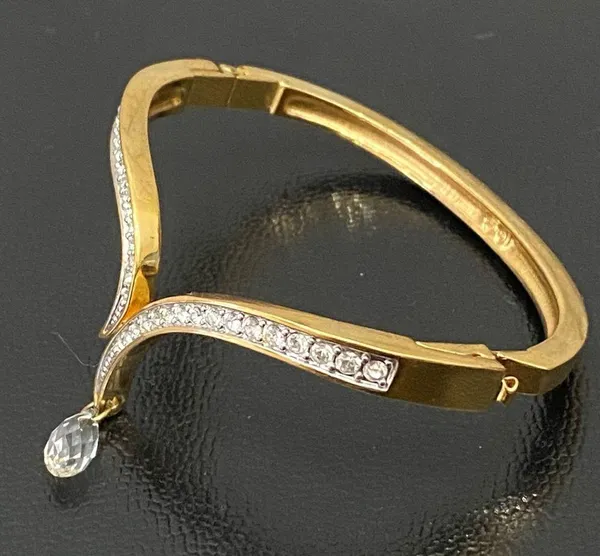 SWAROVSKI Vintage Signed Gold-tone Hinged V Bangle With Teardrop Crystal Charm - Image 2