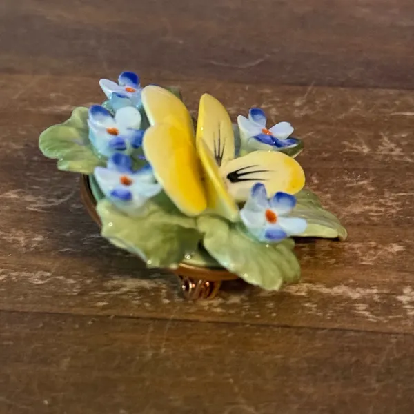 Vintage bone china yellow pansy flower brooch - Image 3