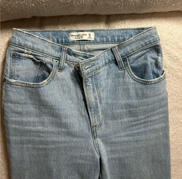 Abercrombie 90s Straight High-Rise jeans - Image 4