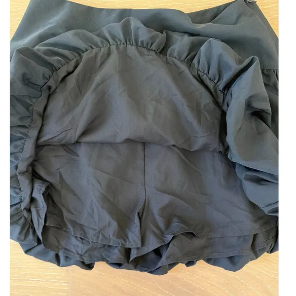 Lulu's Bubble Hem Mini Skort Cutely Defined Size M Black - Image 4