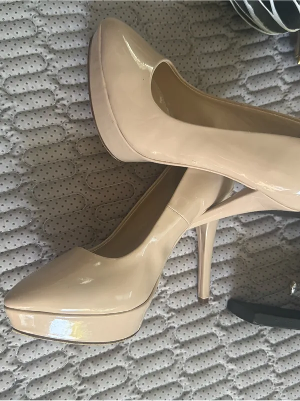 Jennifer Lopez Nude Patent Platform Stiletto Heels - Image 2