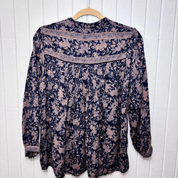 LUCKY BRAND Top Blue Pink Floral Pin-tucked Front Boho 3/4 sleeve shirt size‎ M - Image 4