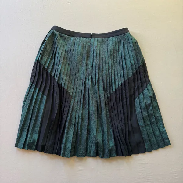 Banana Republic Pleated Small Floral Print Skirt - Image 9