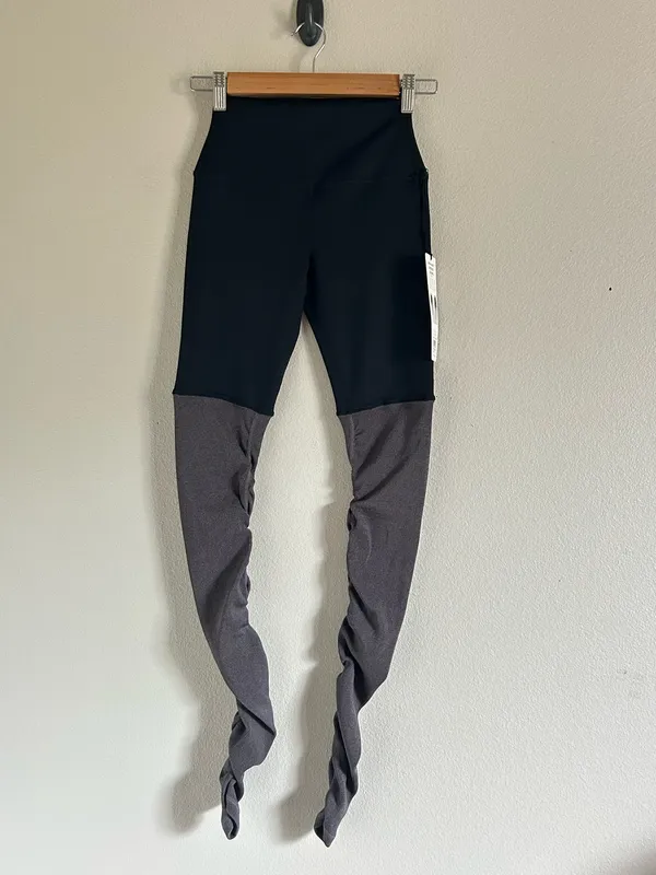 ALO Yoga Goddess Ruched Legging Size XS NEW - Image 4