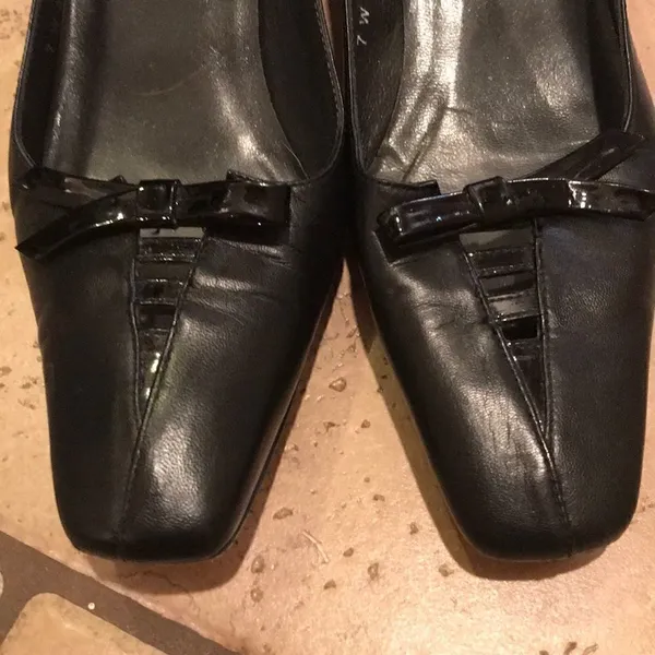 ✨Stuart Weitzman black bow low heeled pumps - Image 2