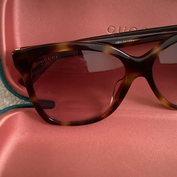 Gucci Oversized Tortoise Sunglasses - Image 5