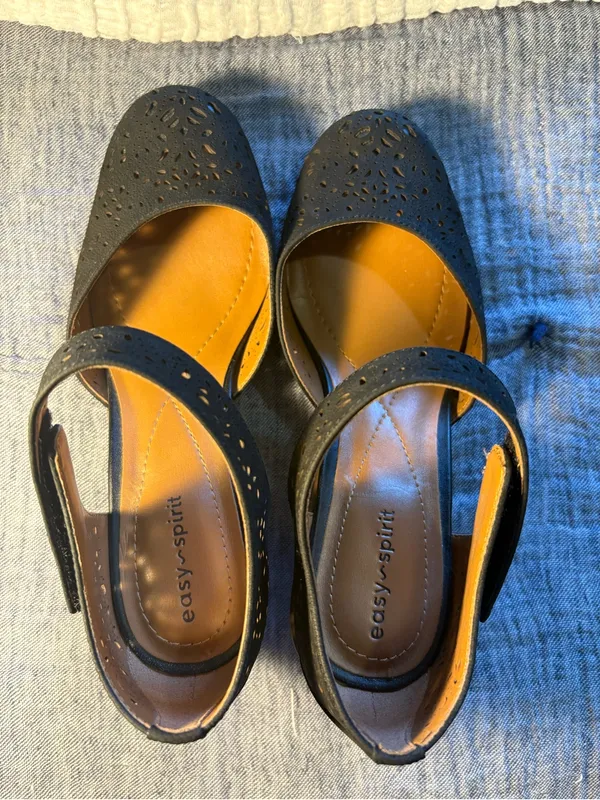 Easy Spirit Cindie Mary Jane pump 
Size 6 - Image 7