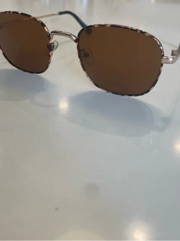 Round Sunglasses with Patterned Tortoiseshell Frame & Brown Lenses - Image 3