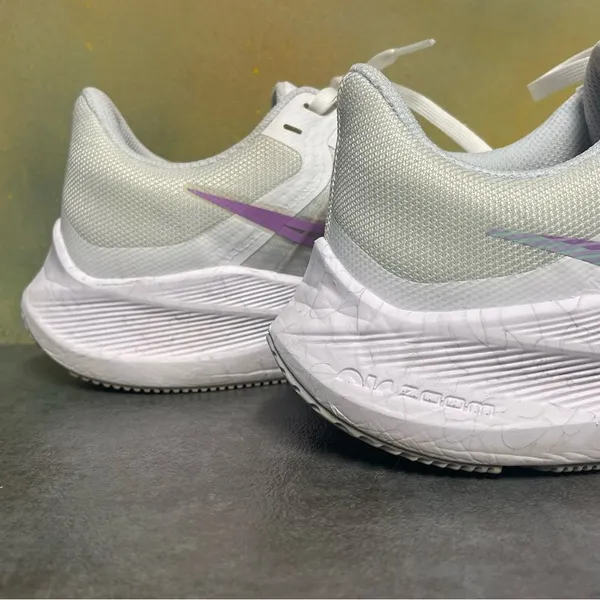 Nike Air Zoom Winflo 8 Women's Grey / White / Violet Sneakers Size 9 - Image 9
