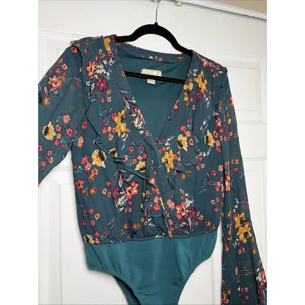 Band of Gypsies Floral Ruffle Bodysuit‎ Womens Size M Teal Boho Bell Sleeve Wrap - Image 3