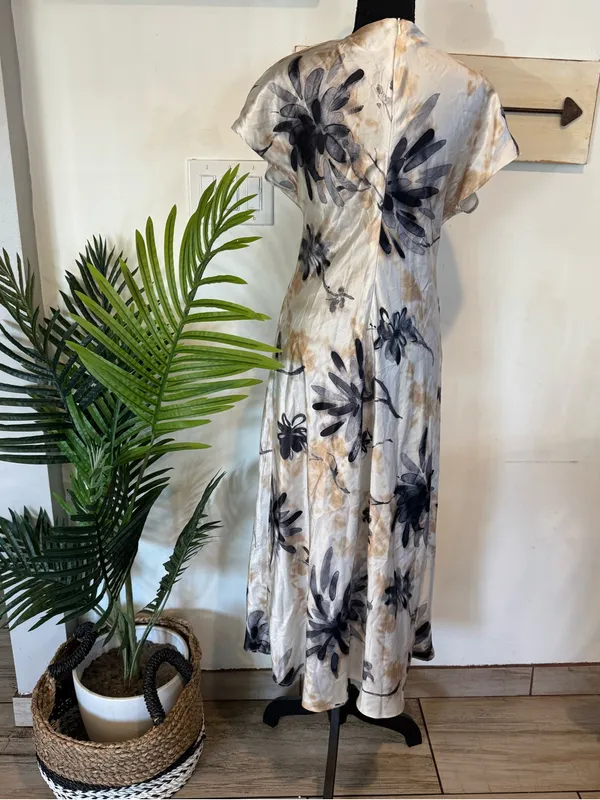 SHEIN White Maxi Dress with Blue Floral and Tan Accents - Image 5